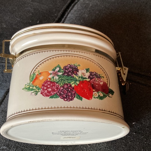 Knott's Berry Farm Goods Ceramic Canister vintage. Hinge style opening. Fruits. - Picture 2 of 9